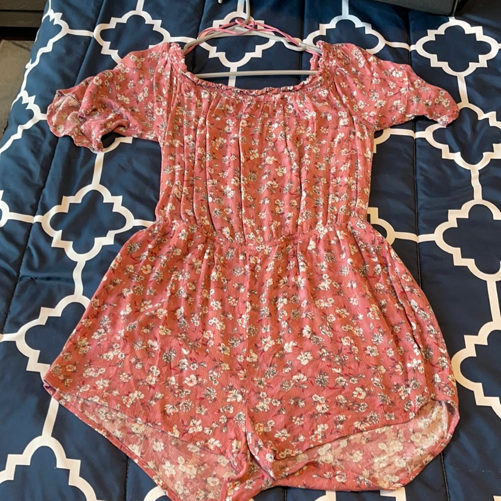 Aeropostale, size large, short sleeves romper - Picture 2 of 3